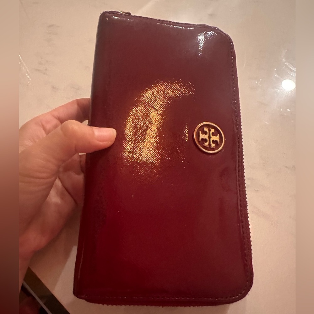 Tory Burch long patent leather wallet